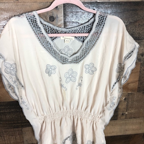 Forever‎ 21 blouse - Picture 2 of 7